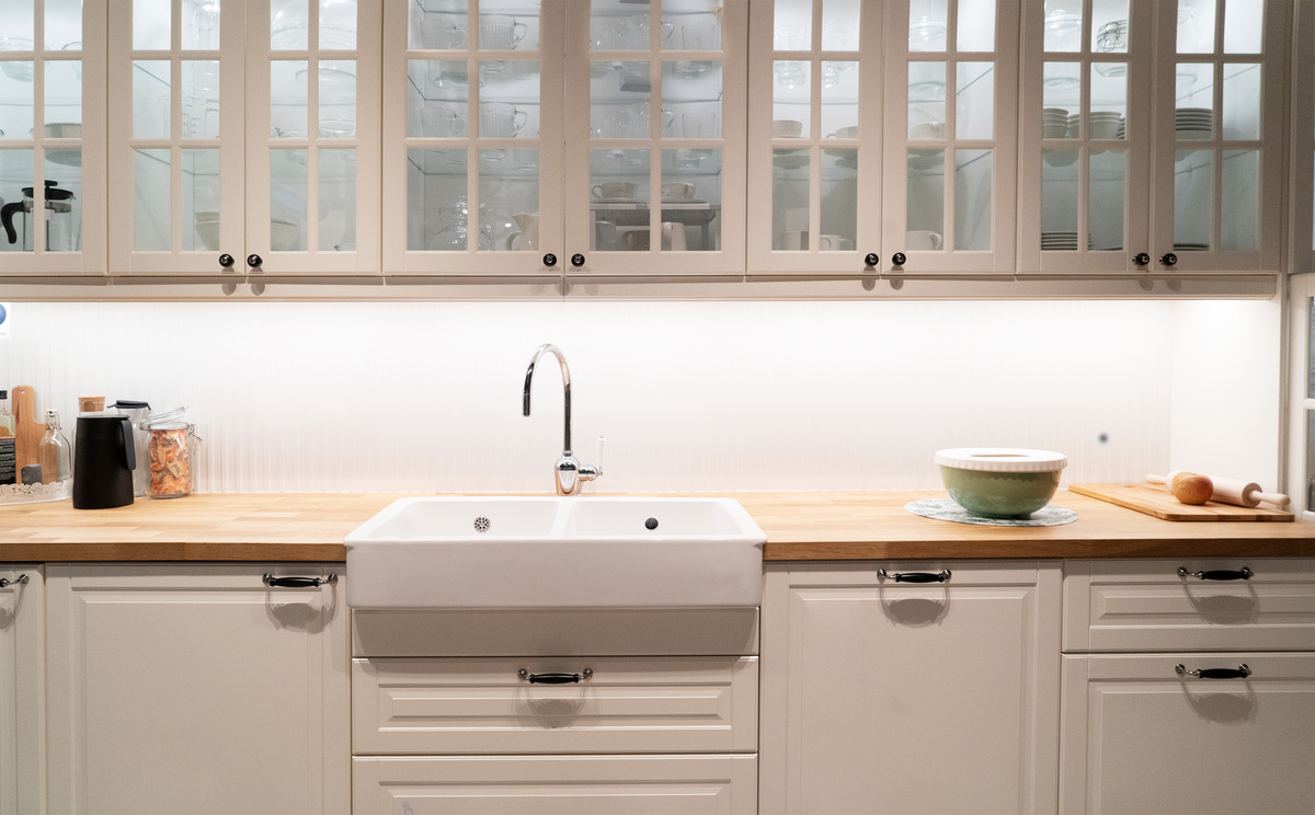 vancouver handyman under cabinet lighting